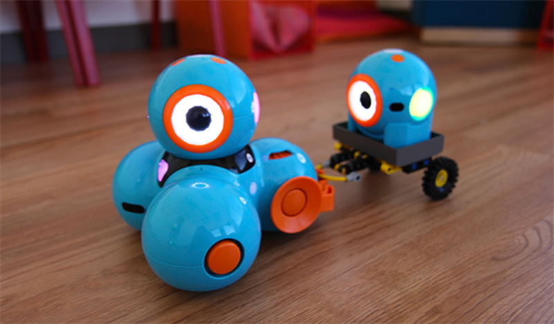 Cue Dash Dot Wonder Workshop spielerisch programmieren